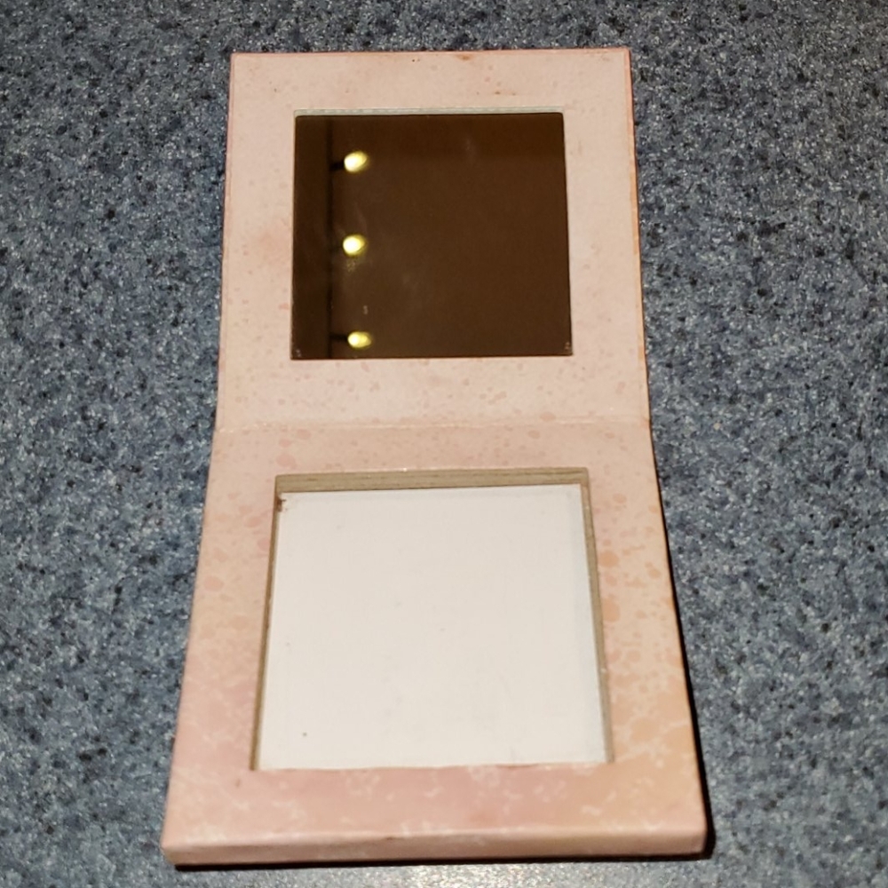 Maskcara beauty compact